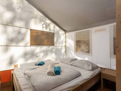 camping-bijela-uvala-luxury-safari-tent-double-bed