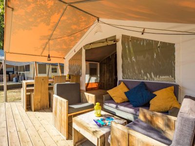 camping-bijela-uvala-luxury-safari-tent-exterior-terrace