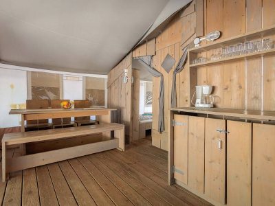 camping-bijela-uvala-luxury-safari-tent-kitchen-i