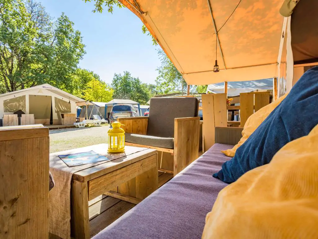 camping-bijela-uvala-luxury-safari-tent-terrace-lounge