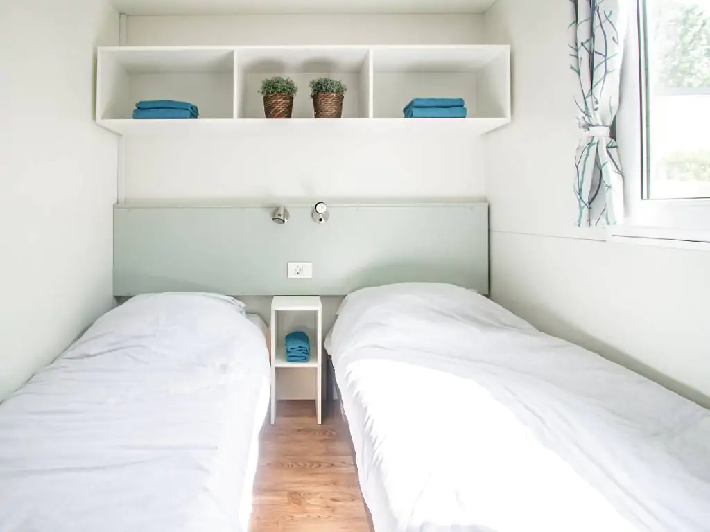 camping-bijela-uvala-mobile-home-malta-bedroom