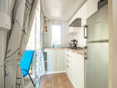 camping-bijela-uvala-mobile-home-malta-kitchen