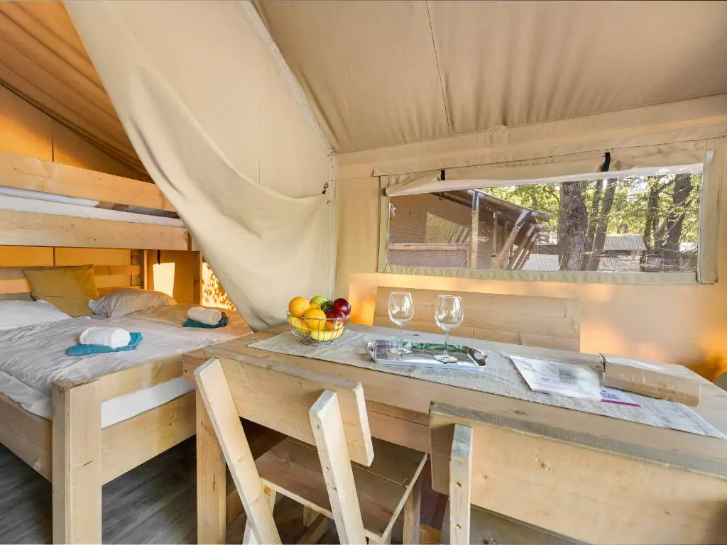 camping-bijela-uvala-safari-tent-lodge-interior-kitchen-bedroom