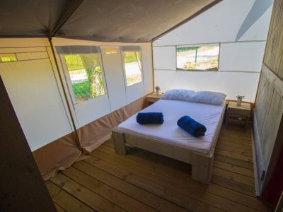 camping-bijela-uvala-safari-tent-s-bedroom