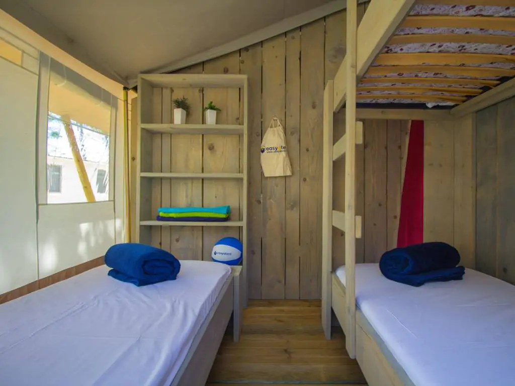 camping-bijela-uvala-safari-tent-s-bedroom-bunk-bed