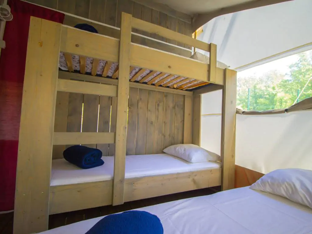camping-bijela-uvala-safari-tent-s-bunk-bed-i