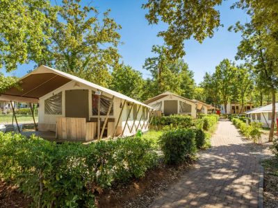 camping-bijela-uvala-safari-tent-s-exterior