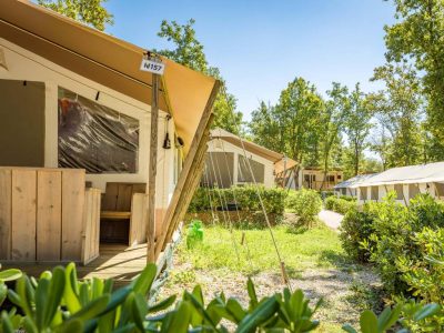camping-bijela-uvala-safari-tent-s-exterior-i