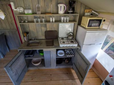camping-bijela-uvala-safari-tent-s-kitchen