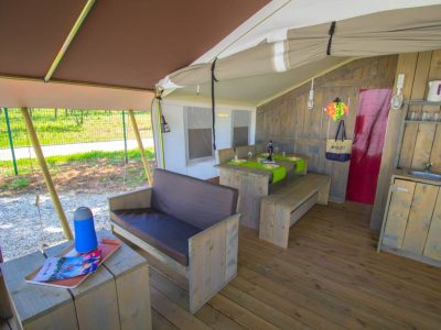 camping-bijela-uvala-safari-tent-s-living-room