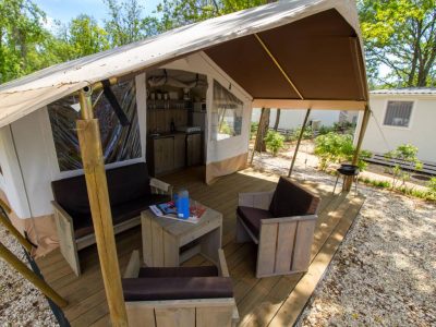 camping-bijela-uvala-safari-tent-s-terrace