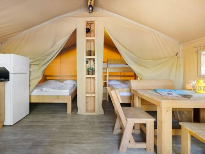 camping-cikat-safari-tent-lodge-dining-table