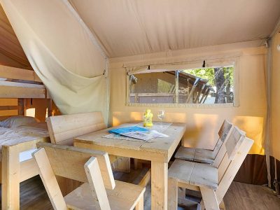 camping-cikat-safari-tent-lodge-dining-table-i
