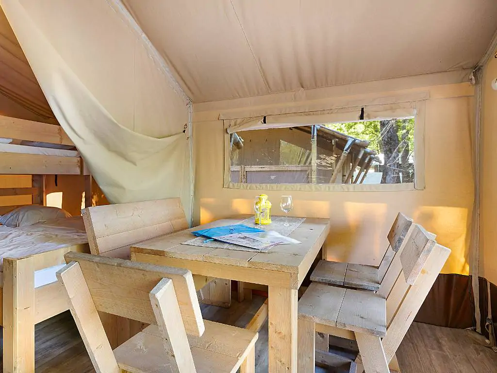 camping-cikat-safari-tent-lodge-dining-table-i