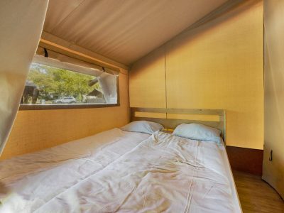 camping-cikat-safari-tent-lodge-double-bed