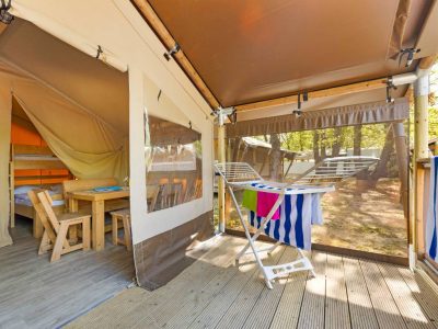camping-cikat-safari-tent-lodge-drying-rack