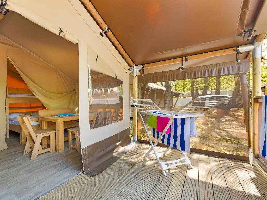 camping-cikat-safari-tent-lodge-drying-rack