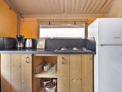 camping-cikat-safari-tent-lodge-kitchen-fridge