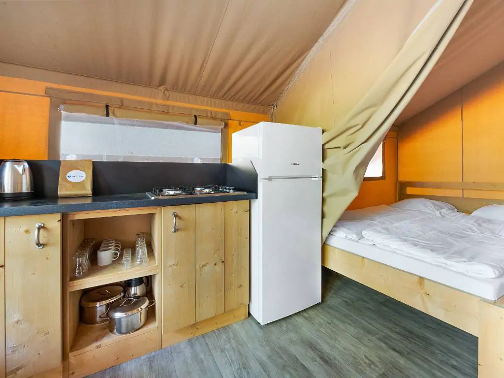 camping-cikat-safari-tent-lodge-kitchen
