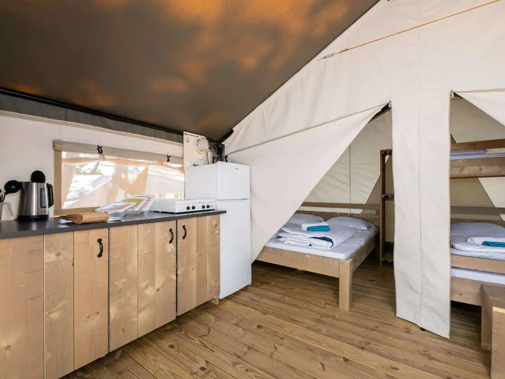 camping-krk-safari-tent-comfort-aircro-bedroom
