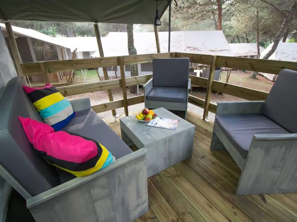 camping-lanterna-glamping-tent-luxury-safari-tent-6-persons-exterior-terrace-i