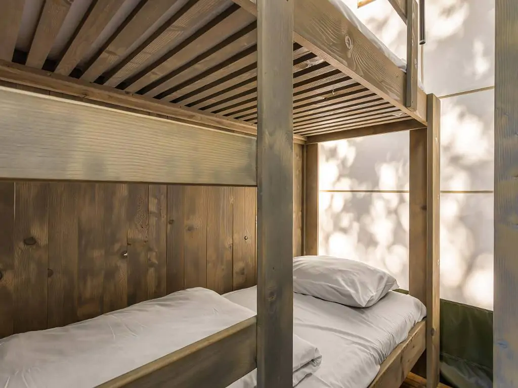 camping-lanterna-glamping-tent-luxury-safari-tent-6-persons-interior-bedroom-bunk-beds