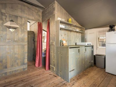 camping-lanterna-glamping-tent-luxury-safari-tent-6-persons-interior-kitchen-i