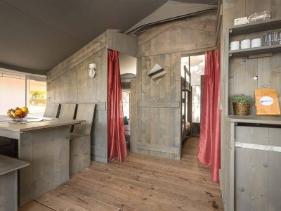 camping-lanterna-glamping-tent-luxury-safari-tent-6-persons-interior-living-room