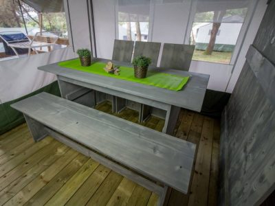 camping-lanterna-glamping-tent-luxury-safari-tent-6-persons-interior-living-room-table