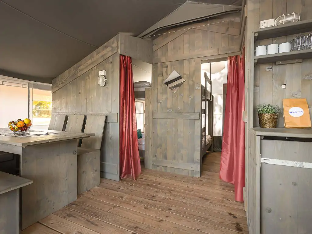 camping-lanterna-glamping-tent-luxury-safari-tent-6-persons-interior-living-room
