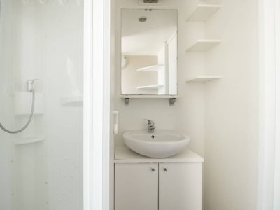 camping-lanterna-mobile-home-malta-interior-bathroom-ii-2