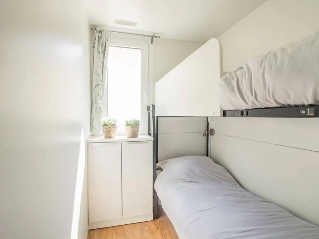 camping-lanterna-mobile-home-malta-interior-bedroom-2