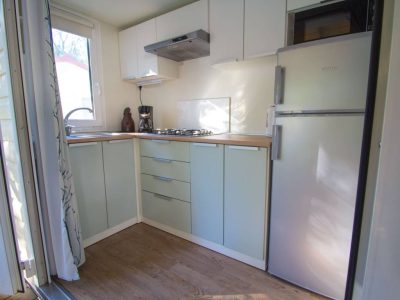 camping-lanterna-mobile-home-malta-interior-kitchen-2