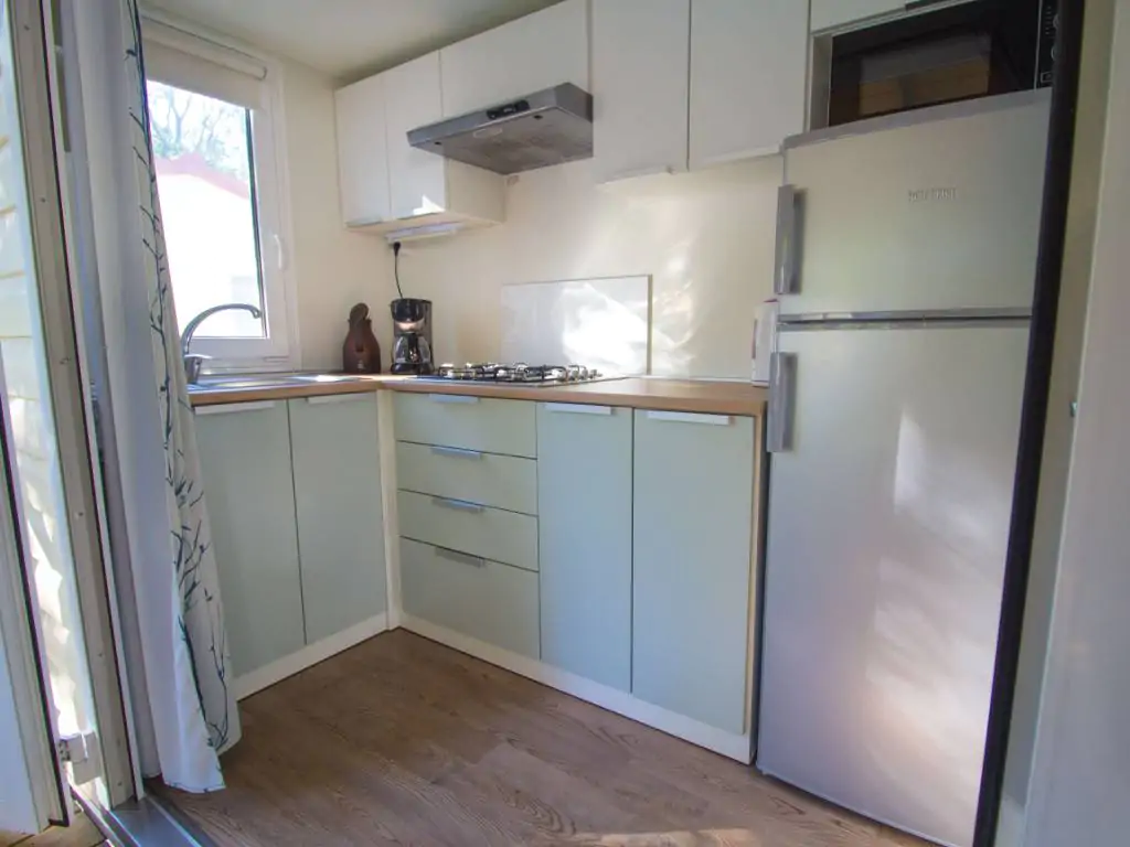 camping-lanterna-mobile-home-malta-interior-kitchen-2