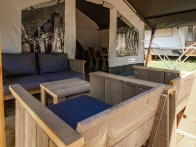 camping-porto-sole-safari-tent-comfort-exterior-terrace