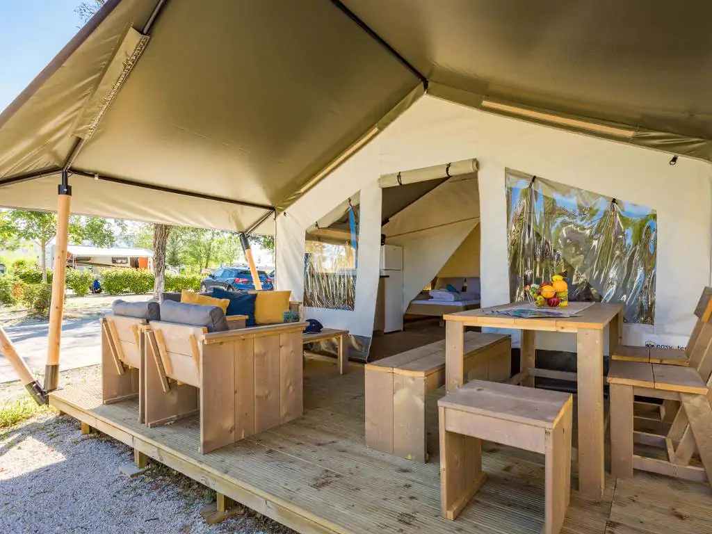 camping-stella-maris-safari-tent-comfort-aircro-exterior-terrace