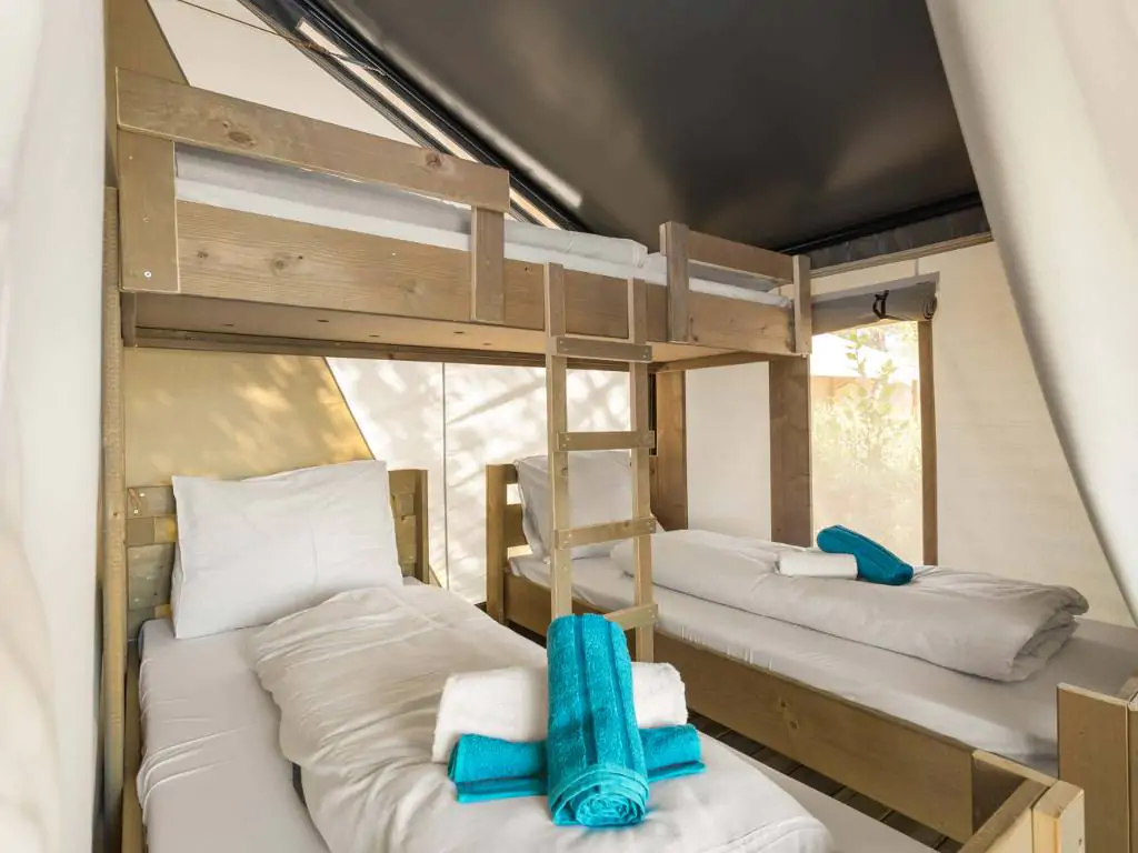 camping-stella-maris-safari-tent-comfort-bedroom-bunk-bed