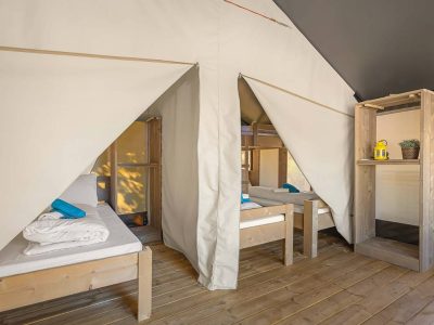 camping-stella-maris-safari-tent-comfort-interior-bedrooms