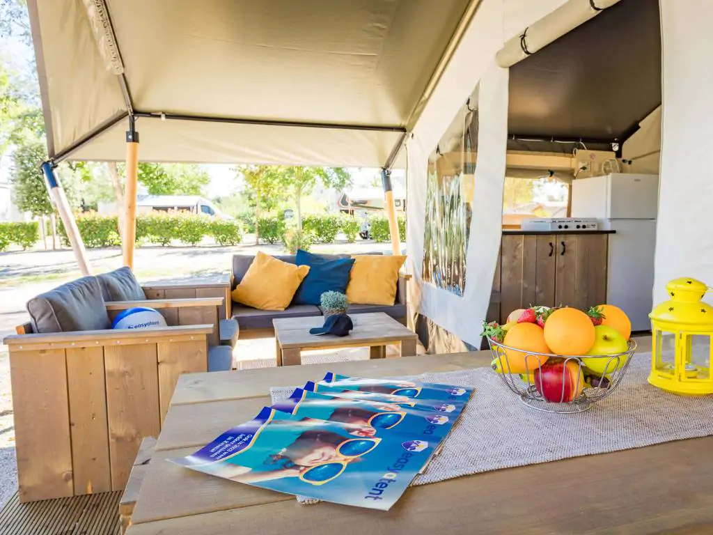 camping-stella-maris-safari-tent-comfort-terrace-details