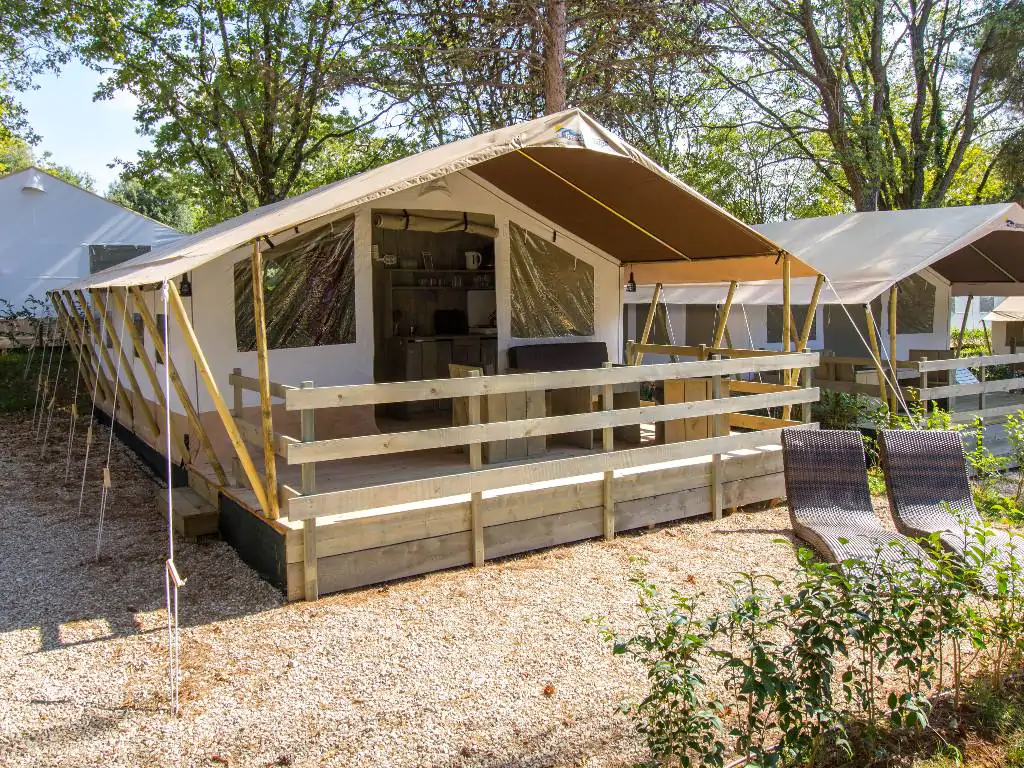 camping-valkanela-luxury-safari-tent-front-view