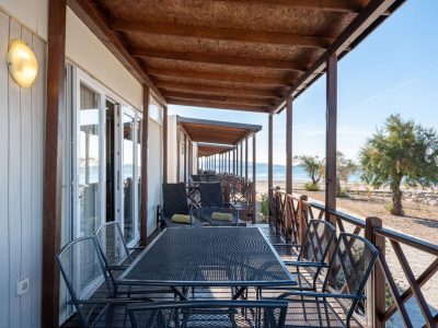 campsite-amadria-sibenik-deluxe-beach-mobile-home-exterior-terrace