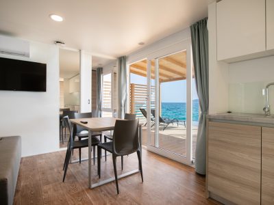 campsite-amadria-sibenik-deluxe-beach-mobile-home-interior-living-room