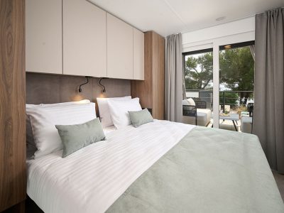 campsite-aminess-atea-mobile-home-amber-luxury-home-interiere-bedroom-double-bed