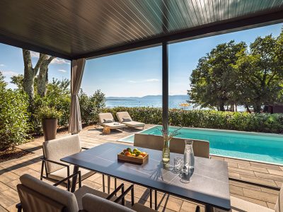 campsite-aminess-atea-mobile-home-amber-sea-luxury-holiday-home-with-private-pool-exteriere-terace