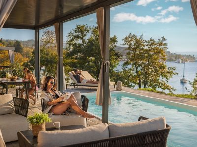 campsite-aminess-atea-mobile-home-amber-sea-luxury-holiday-home-with-private-pool-exteriere-terace-pool