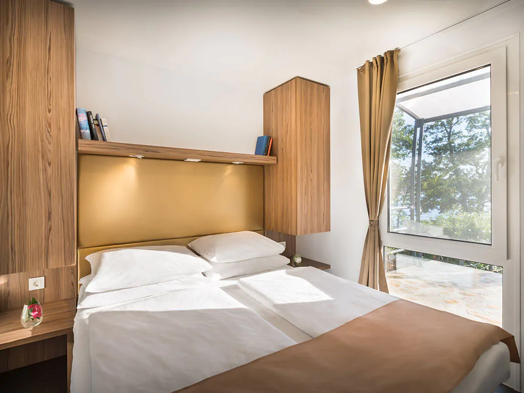 campsite-aminess-atea-mobile-home-comfort-bedroom-double-bed