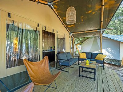 campsite-bijela-uvala-glamping-safari-tent-lodge-6-persons-exterior-terrace-2
