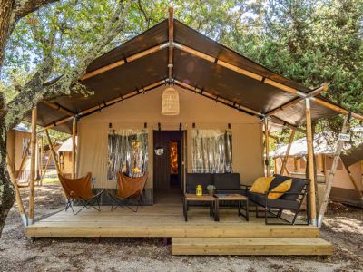 campsite-bijela-uvala-safari-tent-lodge-airco-six-persons-exterior-glamping