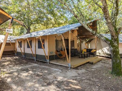 campsite-bijela-uvala-safari-tent-lodge-airco-six-persons-exterior-glamping-view