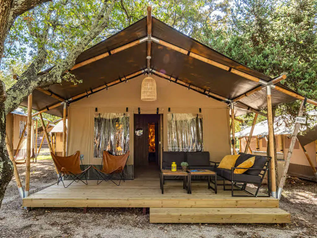 campsite-bijela-uvala-safari-tent-lodge-airco-six-persons-exterior-glamping